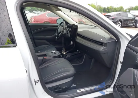 2022 Ford Mustang Mach-E Premium z USA, uszkodzony, nr VIN 3FMTK3SUXNMA56889